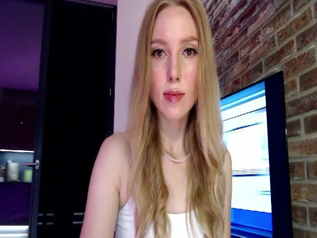 Live sex webcam photo for MagicElfie #274273460