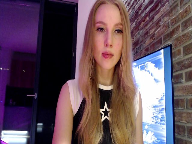 Live sex webcam photo for MagicElfie #274284845