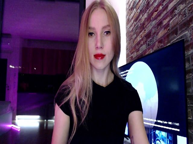 Live sex webcam photo for MagicElfie #274525432