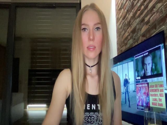 Live sex webcam photo for MagicElfie #274652308