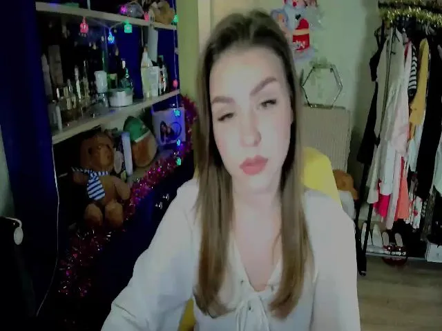 Live sex webcam photo for MagicGirl1 #271994348
