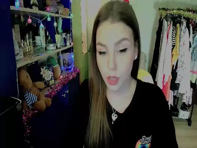 Live sex webcam photo for MagicGirl1 #272161680