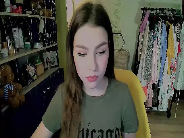 Live sex webcam photo for MagicGirl1 #272799915