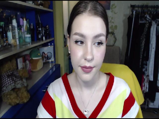 Live sex webcam photo for MagicGirl1 #274165933