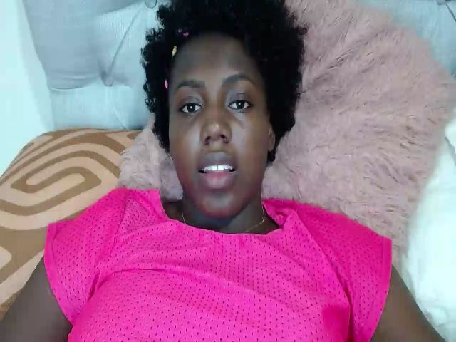 Live sex webcam photo for Maika27 #273038195