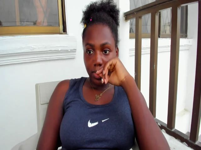 Live sex webcam photo for Maika27 #273056995