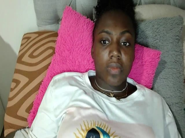 Live sex webcam photo for Maika27 #273124603