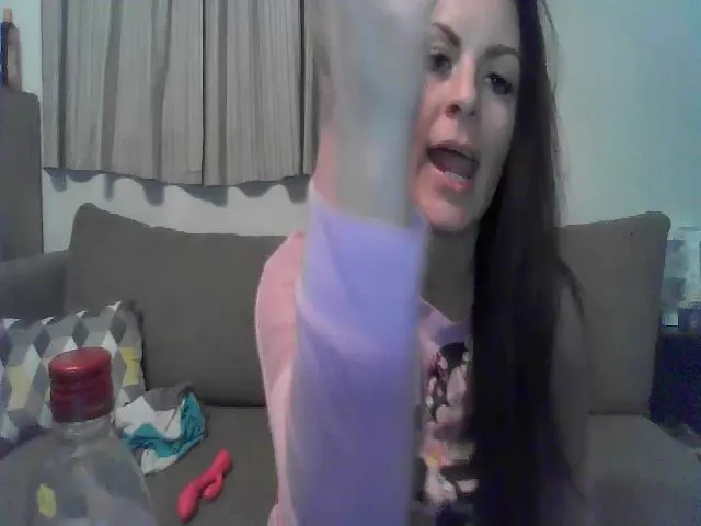 Live sex webcam photo for MainSQUEEZE69 #273355879