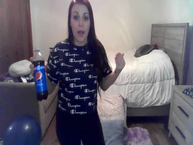 Live sex webcam photo for MainSQUEEZE69 #273937836