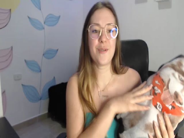 Live sex webcam photo for Maite_19x_ #273722029