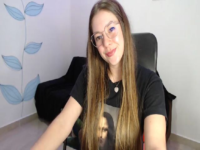 Live sex webcam photo for Maite_19x_ #273859651