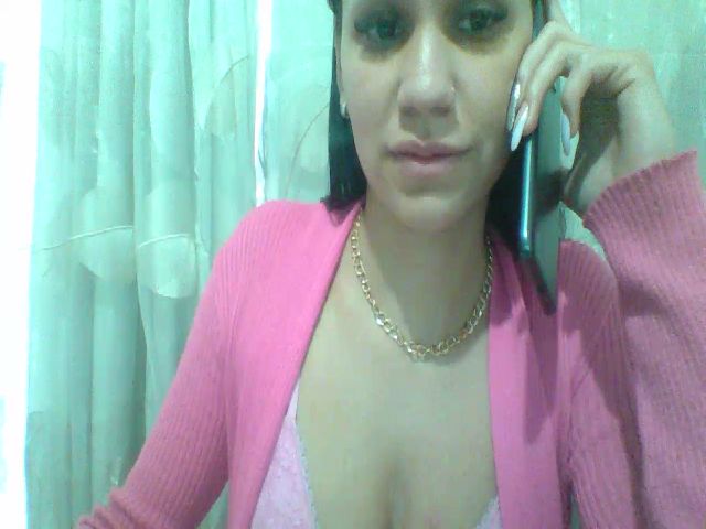 Live sex webcam photo for Maju27 #274312294