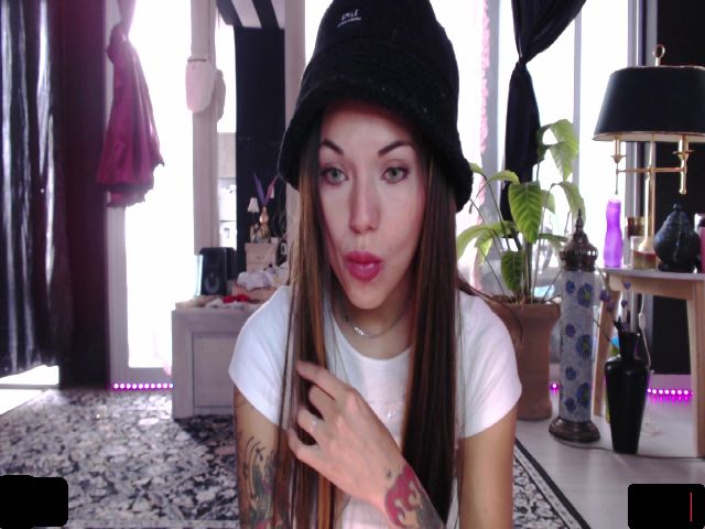 Live sex webcam photo for Malena_queen #272177813