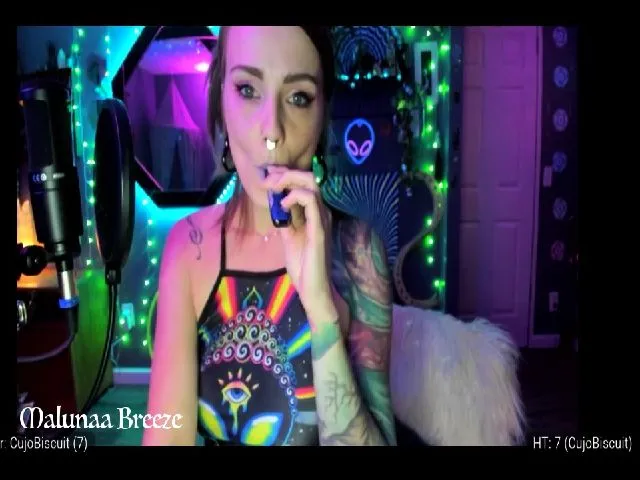 Live sex webcam photo for Malunaa #271927754