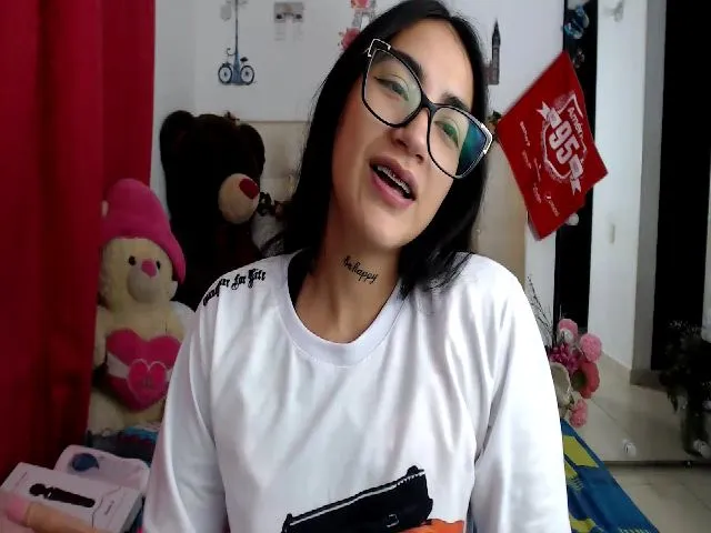 Live sex webcam photo for Mandy_berry1 #272472327