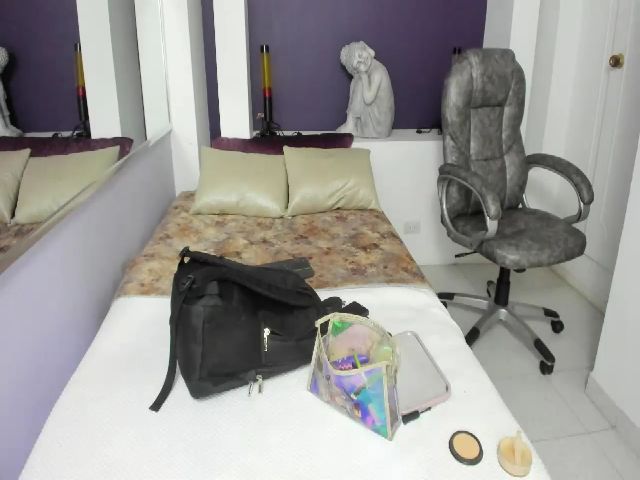 Live sex webcam photo for Manelik_benz #271725766