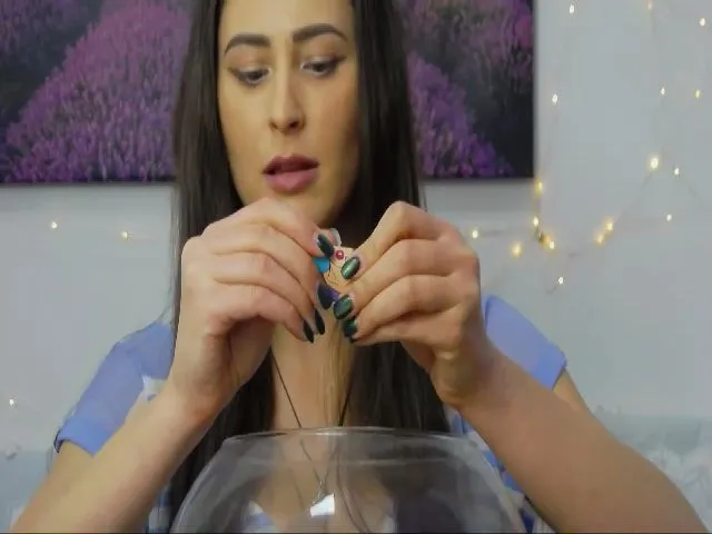 Live sex webcam photo for MaraW #272161470