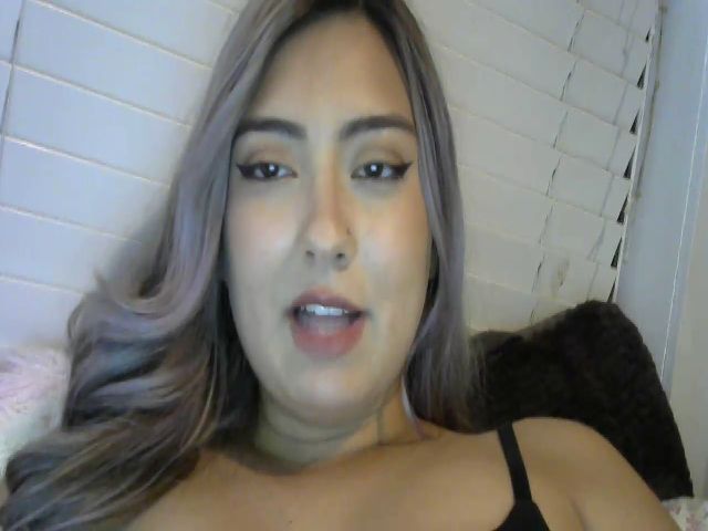 Live sex webcam photo for MarcyXO #274632845