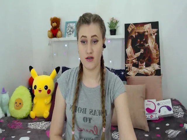 Live sex webcam photo for MariaMolligan #272926618