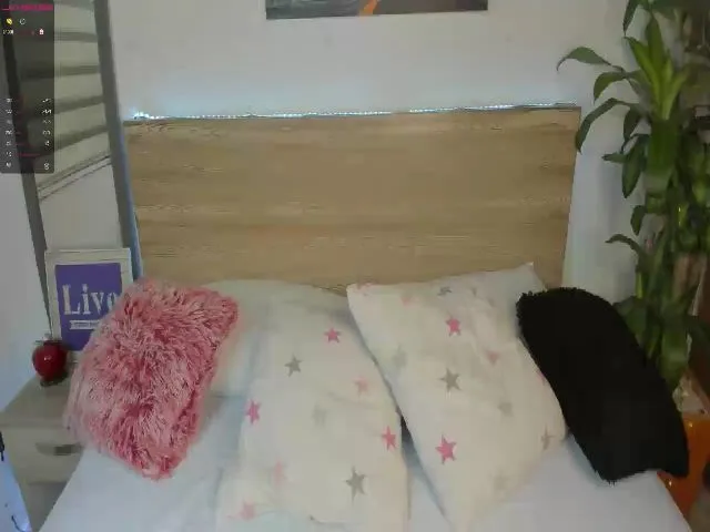 Live sex webcam photo for Mariana1900 #271906009