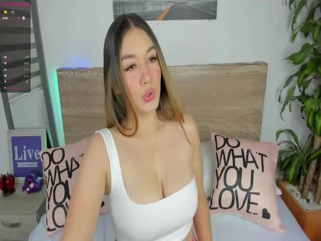 Live sex webcam photo for Mariana1900 #272212795