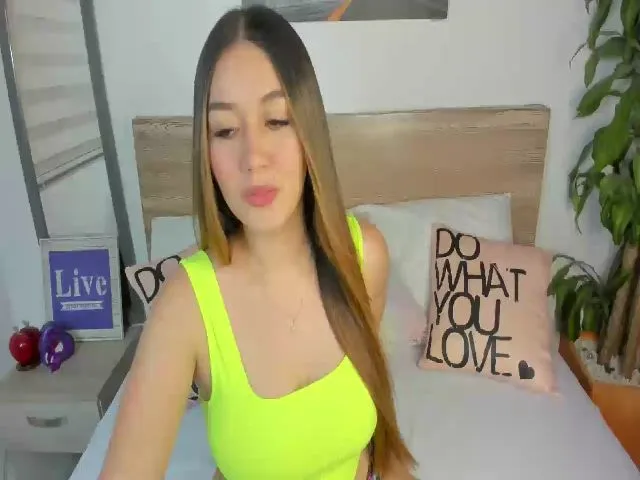 Live sex webcam photo for Mariana1900 #272382185