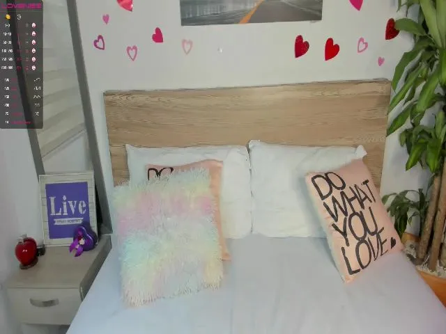 Live sex webcam photo for Mariana1900 #272497989