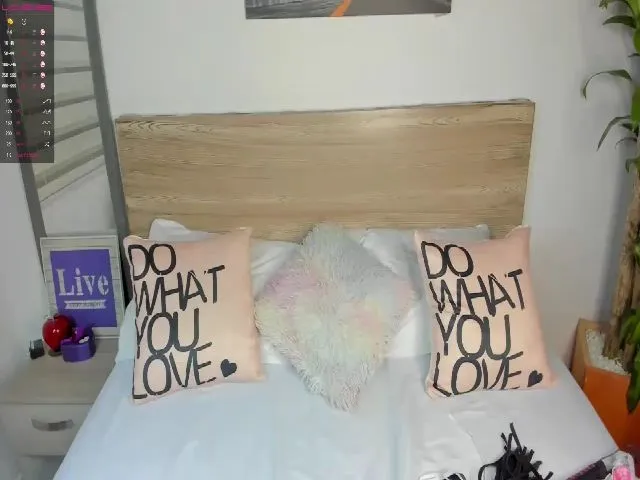 Live sex webcam photo for Mariana1900 #272719262