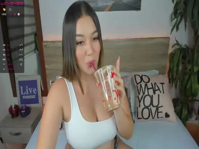 Live sex webcam photo for Mariana1900 #273491731