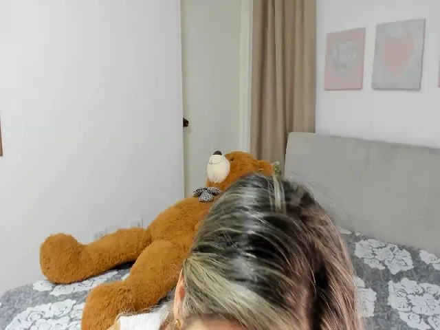Live sex webcam photo for MarianaGomez1 #272513211