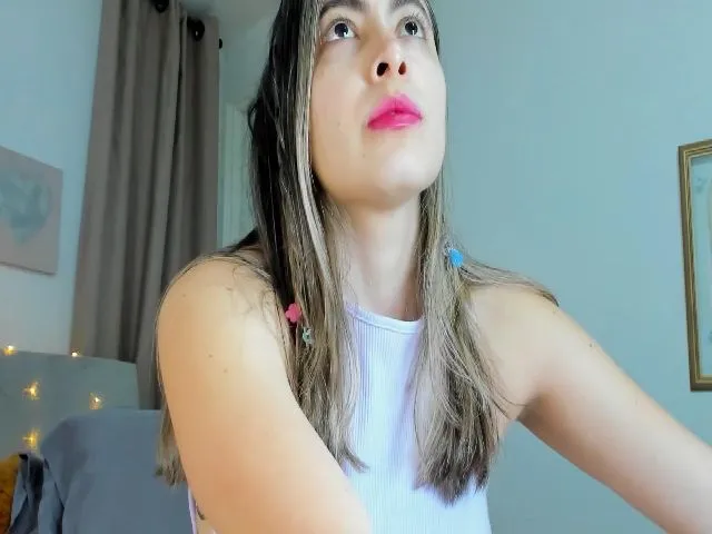 Live sex webcam photo for MarianaGomez1 #272644344