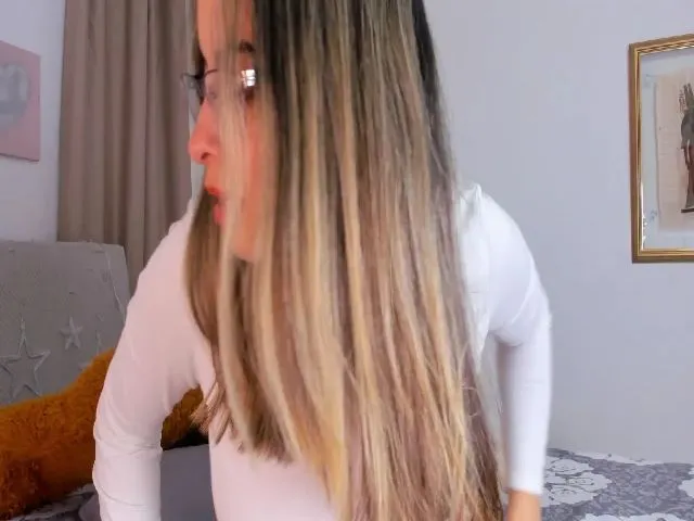 Live sex webcam photo for MarianaGomez1 #272687121