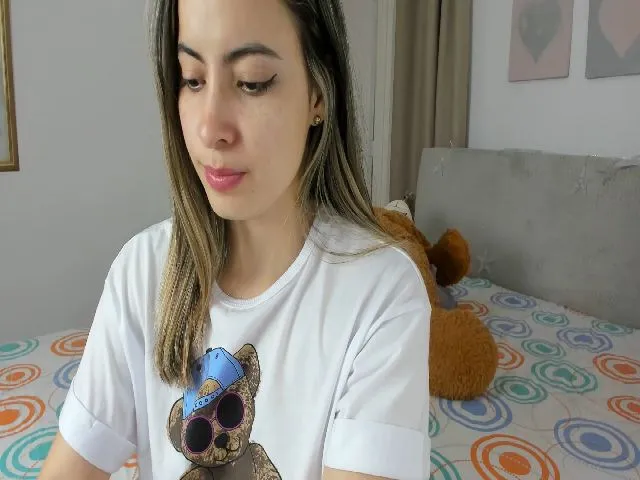 Live sex webcam photo for MarianaGomez1 #272980069