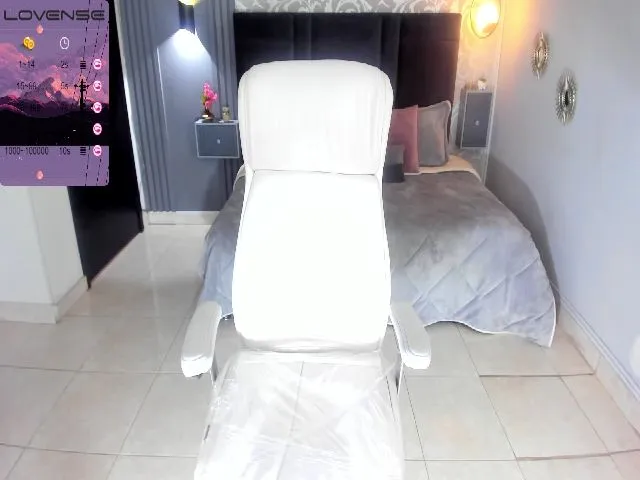 Live sex webcam photo for MarieBass #272281817