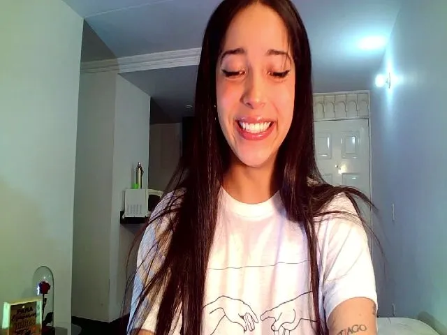 Live sex webcam photo for MarieDave #273757742