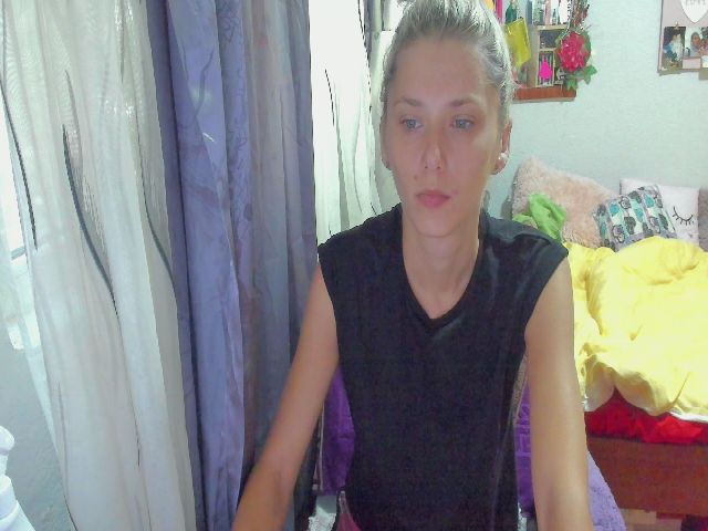 Live sex webcam photo for Marie_marie03 #274591611