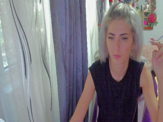 Live sex webcam photo for Marie_marie03 #275217613