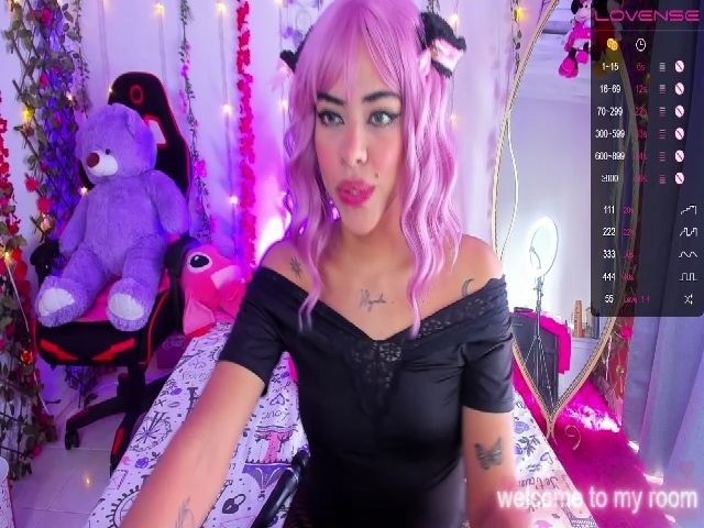 Live sex webcam photo for MarilynStone #272540877