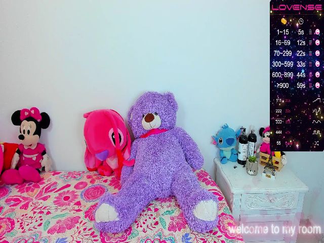 Live sex webcam photo for MarilynStone #273117698