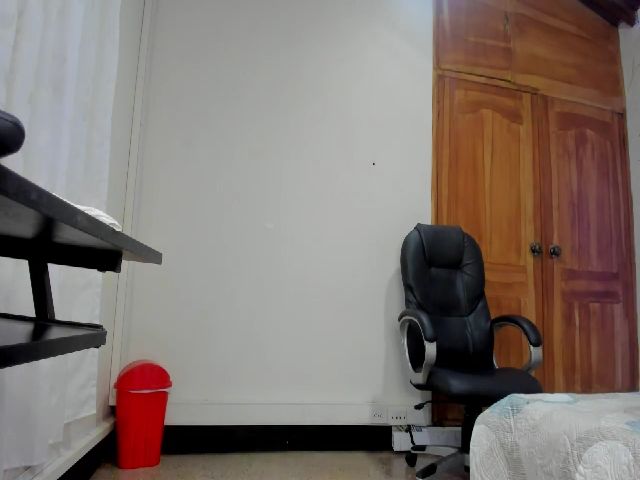 Live sex webcam photo for Marilyncruz__ #271943345