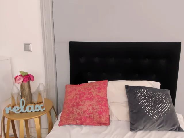 Live sex webcam photo for MarinaAngell #272397122