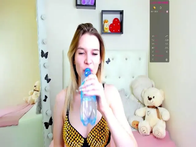Live sex webcam photo for MarliTes #273154935