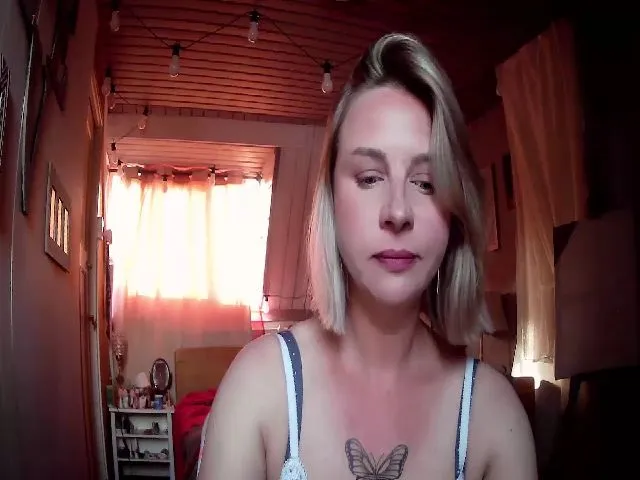 Live sex webcam photo for MartaLux #273837070