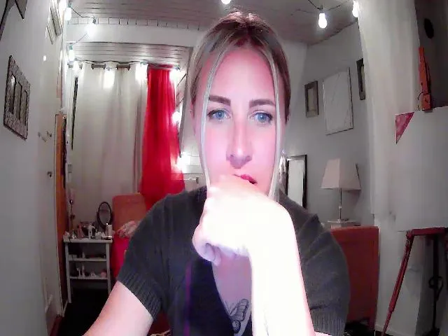 Live sex webcam photo for MartaLux #273871760