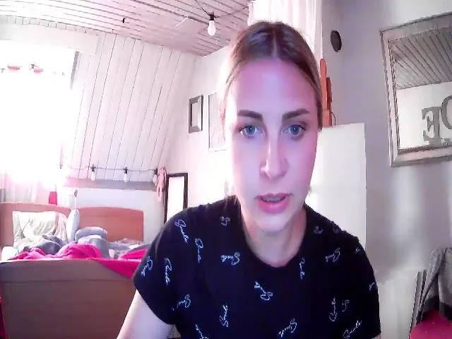 Live sex webcam photo for MartaLux #273879620