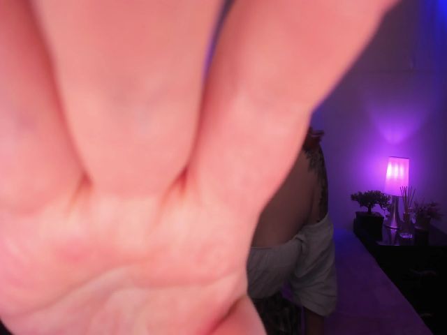 Live sex webcam photo for MartinaEvans1 #272267489