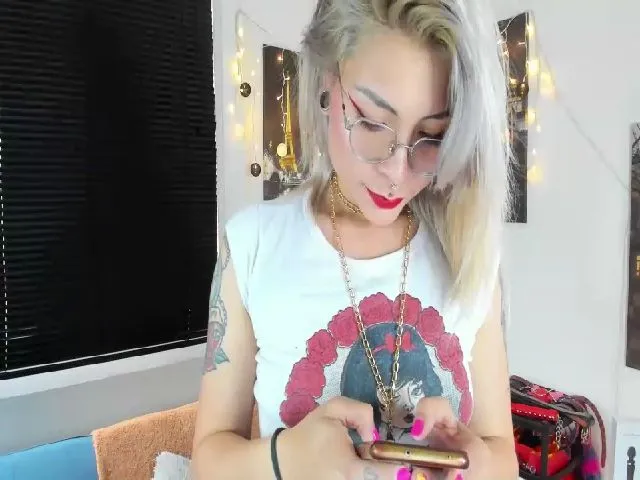 Live sex webcam photo for Mary420_jane #273816689