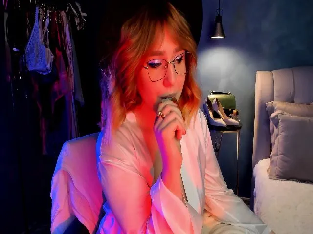 Live sex webcam photo for MaryBlessed #273278174