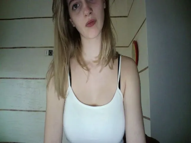 Live sex webcam photo for MaryCoup #273068126