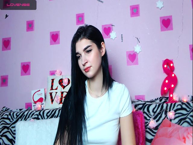 Live sex webcam photo for MaryGold__ #272493422